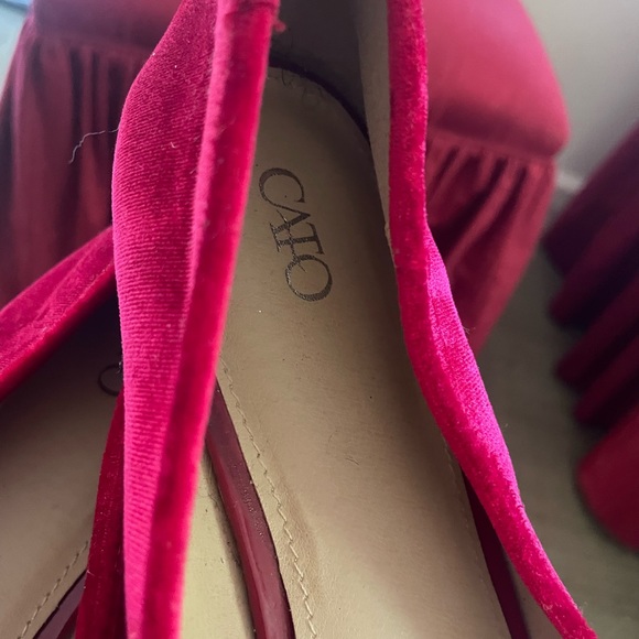 Cato Crushed Red Velvet Flats  Faux Suede Loafers Womens 10M w Rhinestone Broach - Picture 14 of 15